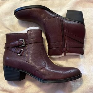 New- Naturalizer Wedge Booties